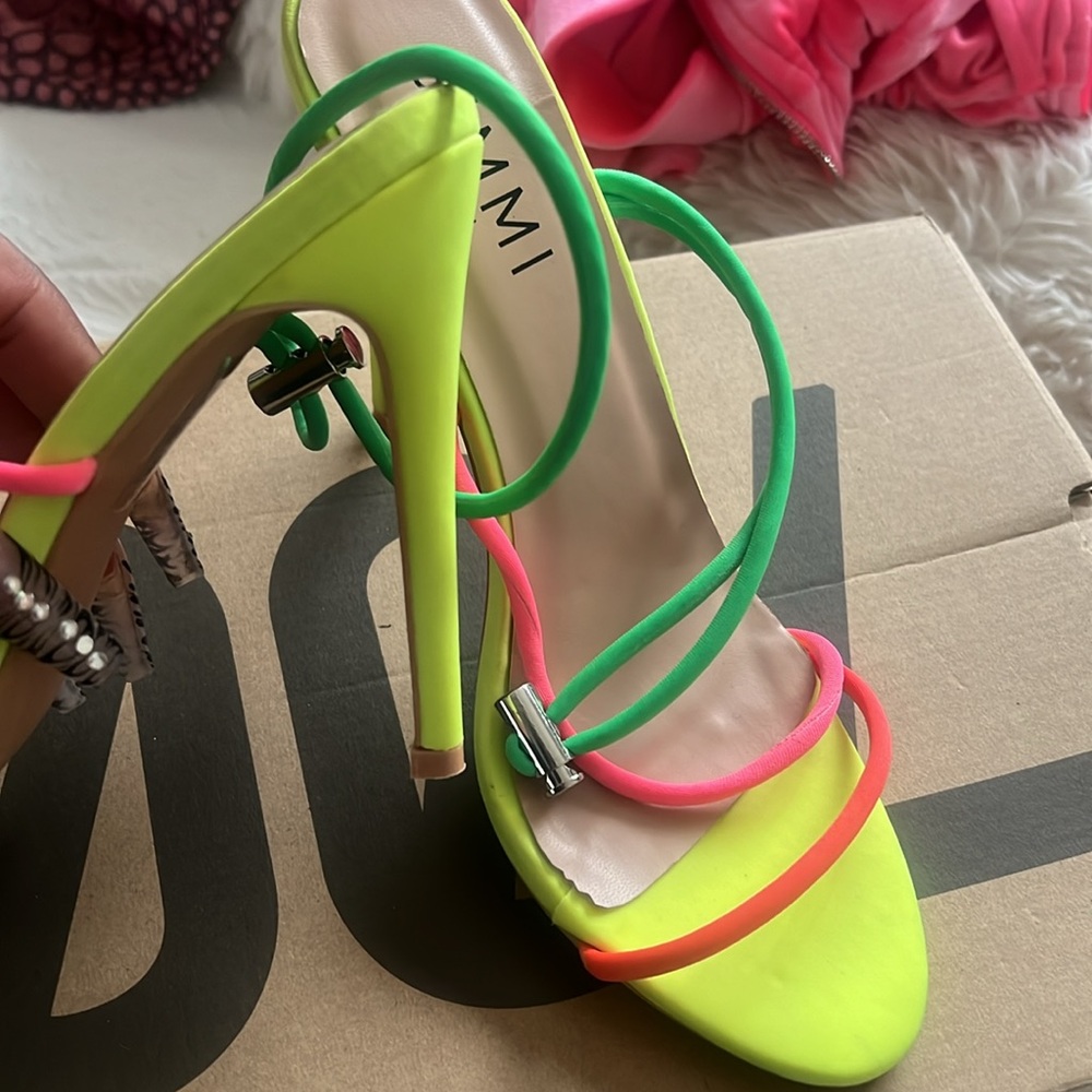 Color block heels - Picture 3 of 3